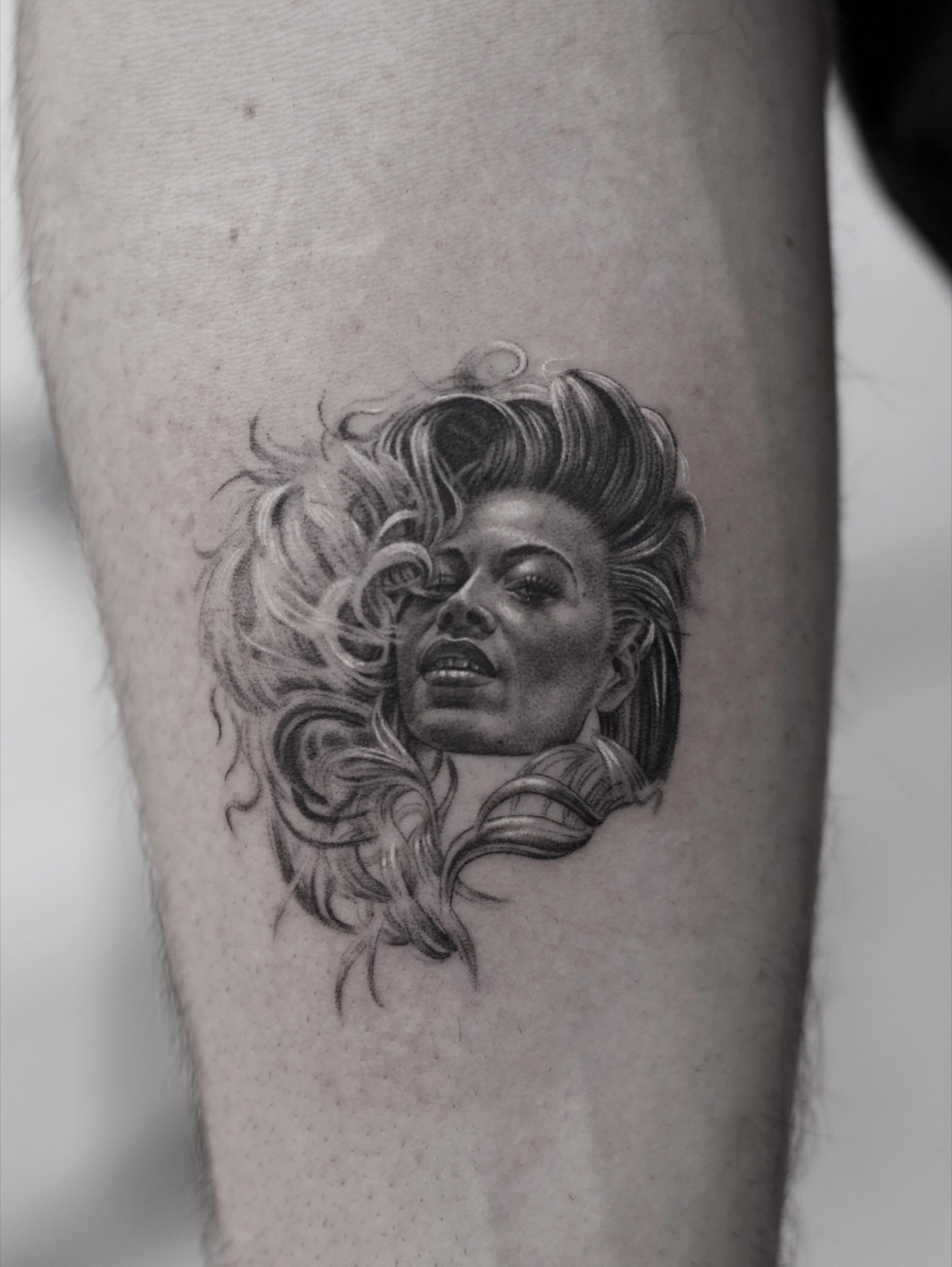 Portrait noir et gris en micro réalisme par Kirill Potehin