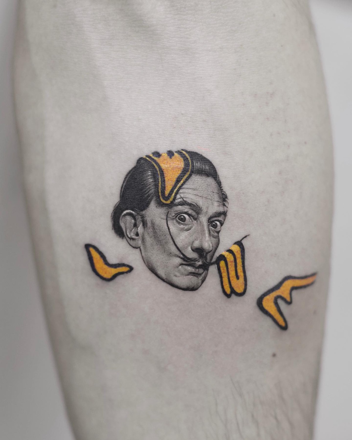 Portrait couleur micro réaliste tatoué à l'aiguille unique par Kirill Potehin
